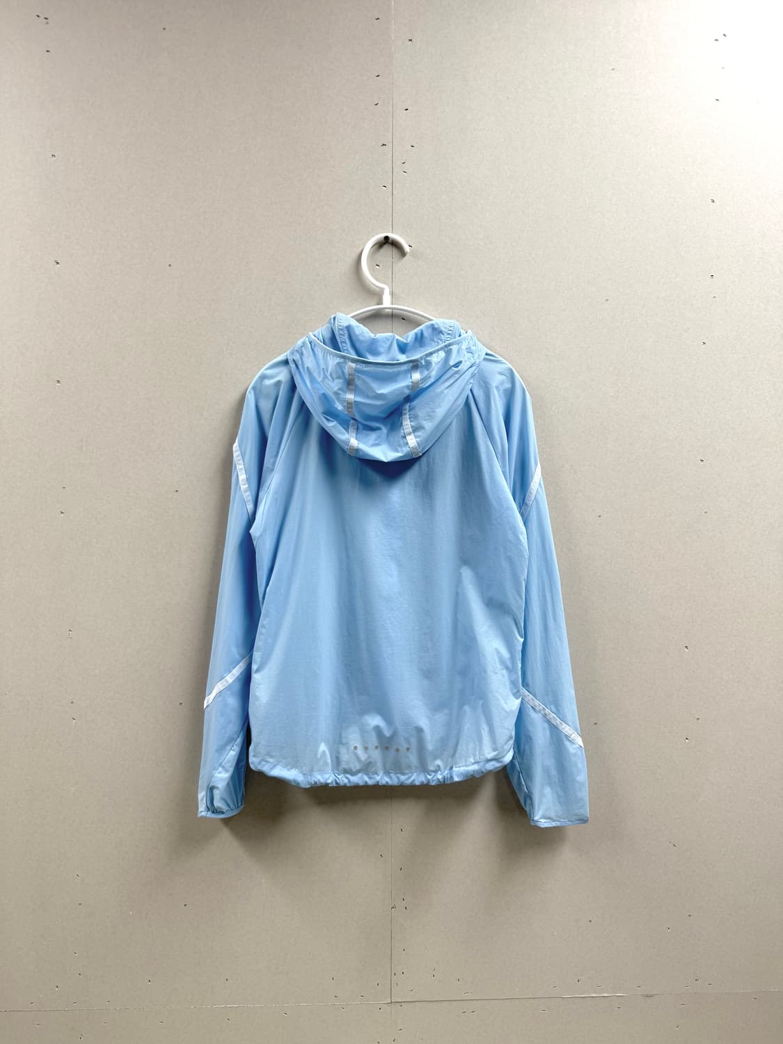 여성 S / 나이키  shield 경량 바람막이 하늘색 상품이미지6