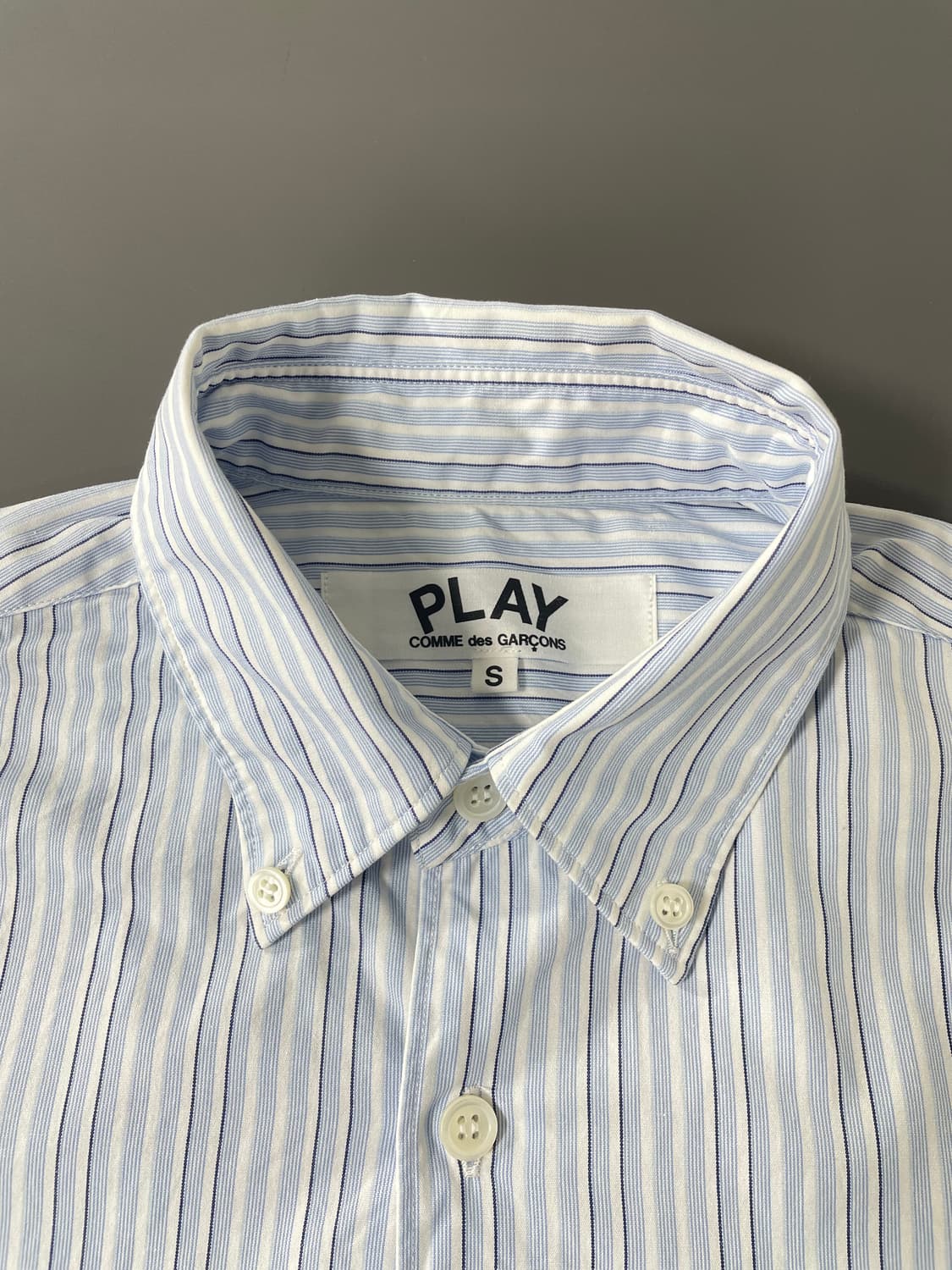 [S] 꼼데가르송 플레이 블랙 하트 와펜 스트라이프 여성 셔츠 상품이미지8