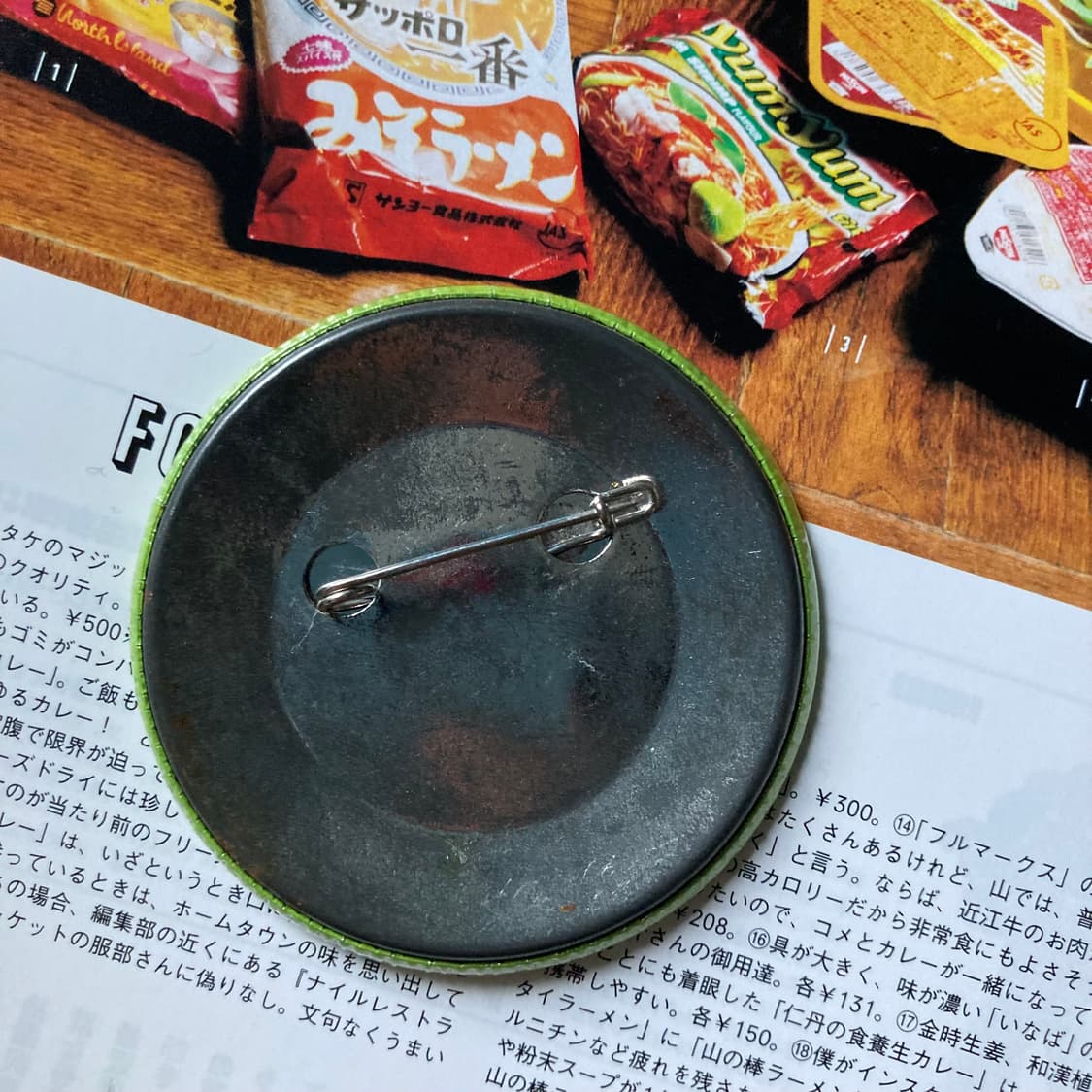 빈티지 never rains 레터링 프린팅 그린 핀 버튼 뱃지 브로치 상품이미지2