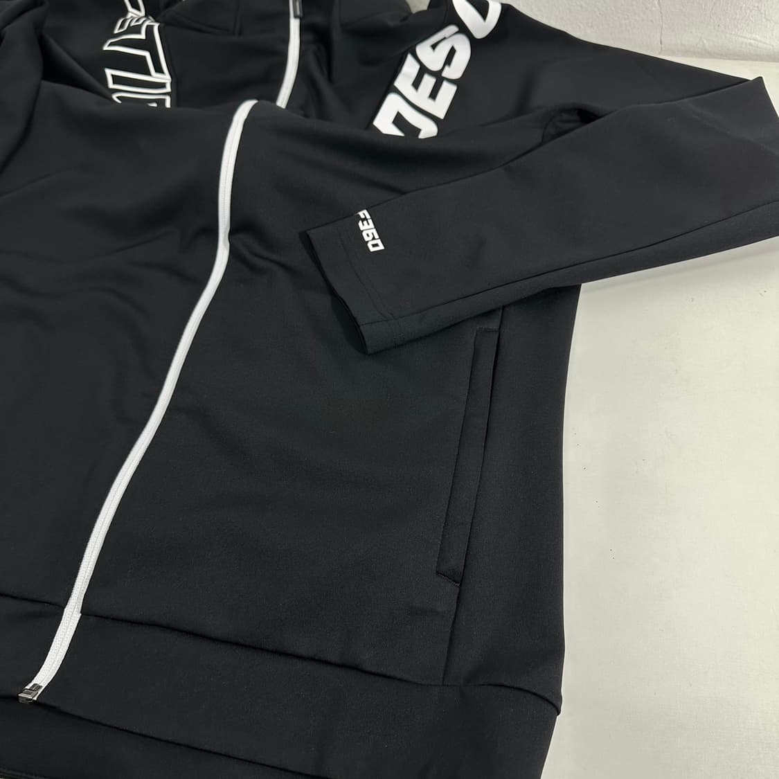 M-L 데상트 블랙 폴리 트레이닝집업 트랙탑 상품이미지3