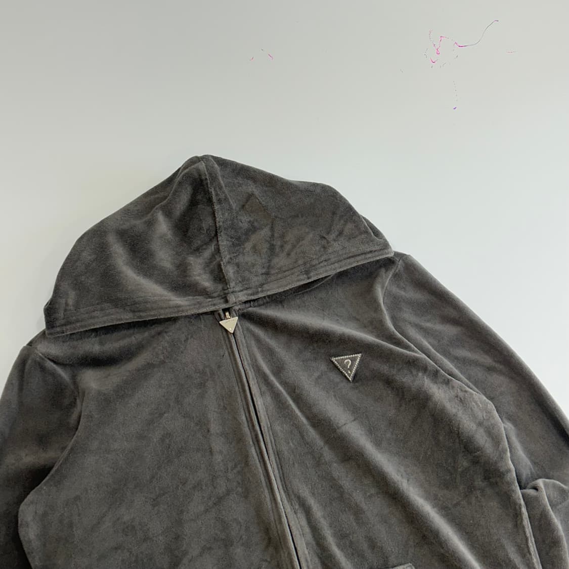 Guess  게스 백포인트 큐빅벨벳 후드집업 상품이미지4