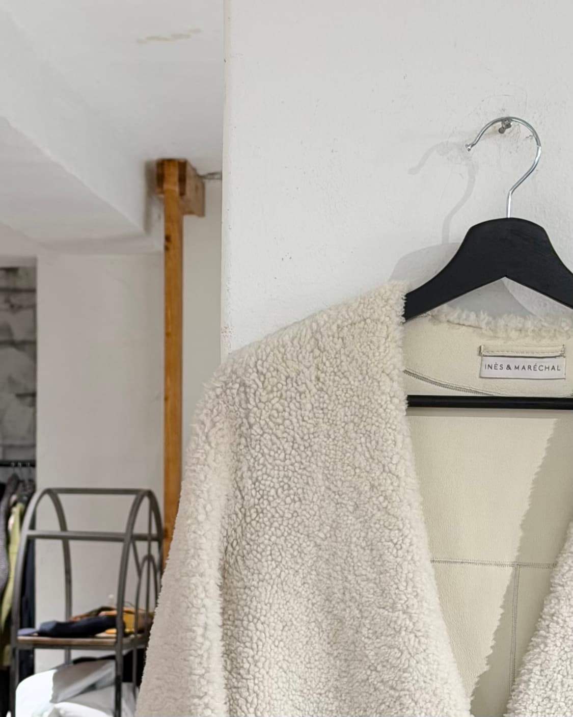 이네스앤마샬 아이보리 노카라 사이드 지퍼 테디 코트 상품이미지2