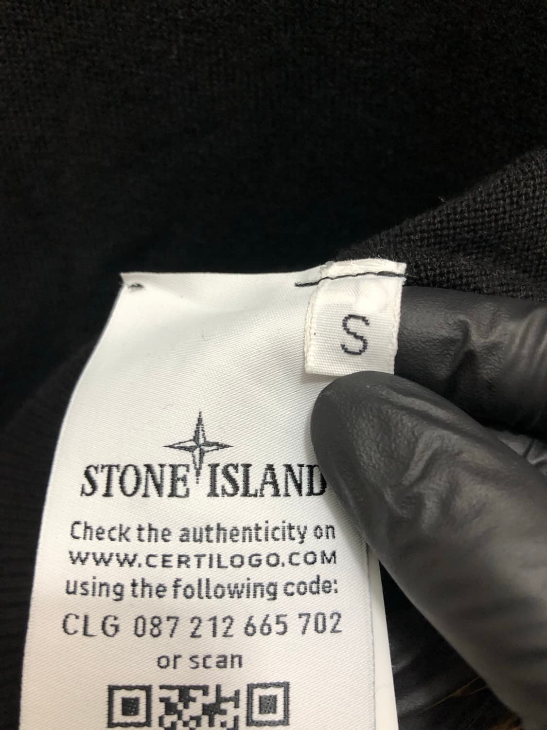 [S] 스톤아일랜드 와펜 패치 코튼 니트 블랙 상품이미지5