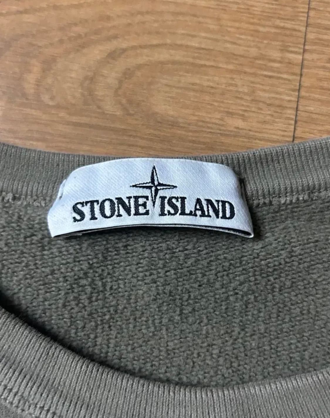 [L]스톤아일랜드 크루넥 카키 맨투맨 상품이미지3