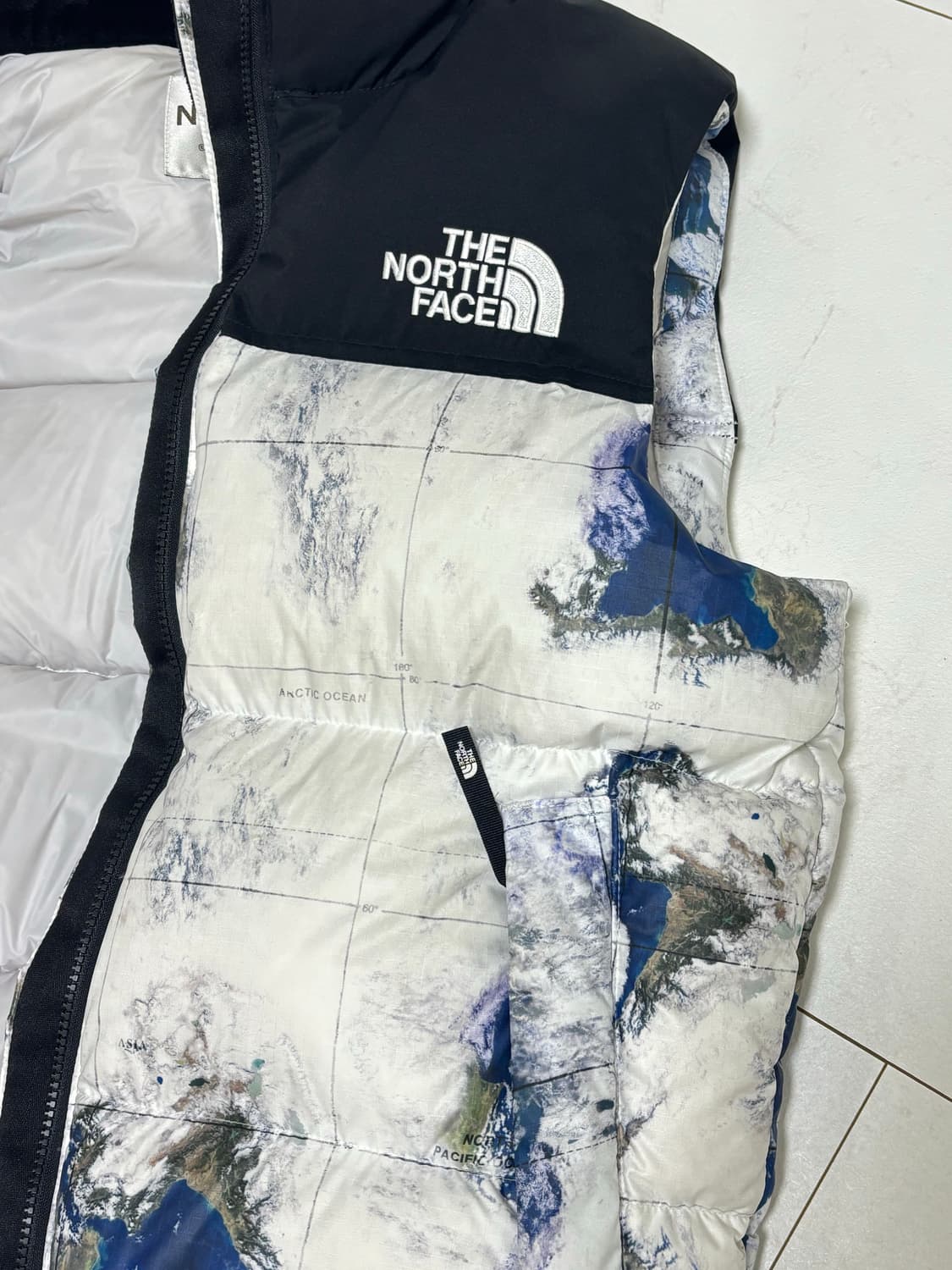 노스페이스 눕시 화이트라벨 노벨티 지구 조끼패딩 상품이미지7