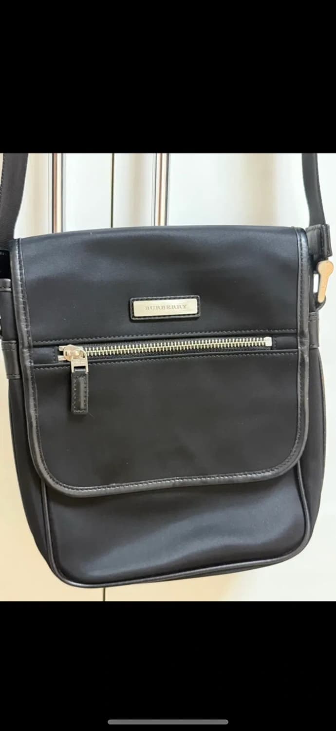 100프로 정품 버버리 체크 크로스백 상품이미지1