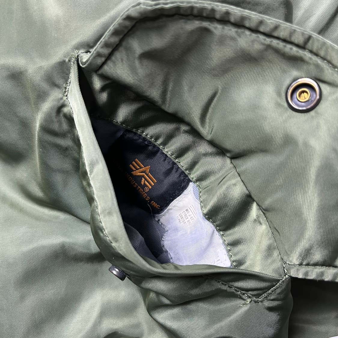 Alpha Industries MA-1 Flight Jacket 상품이미지4