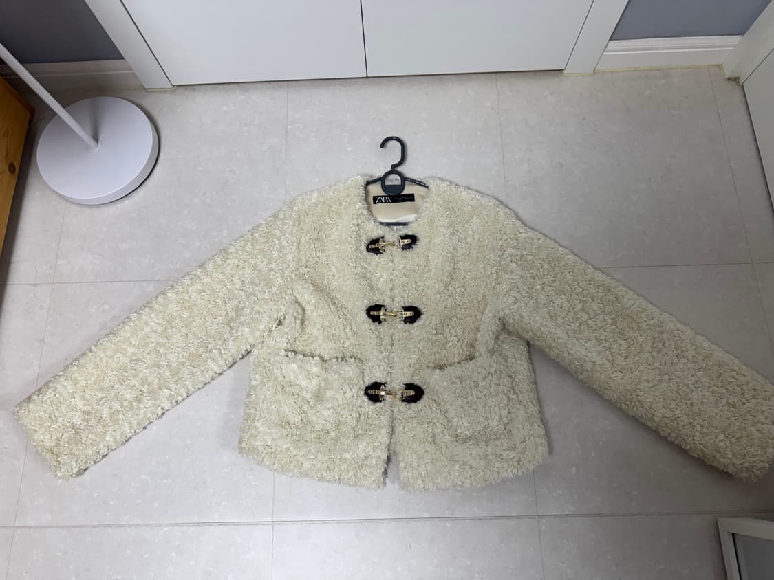 자라 셜링 카라비너 토글 양털 자켓 Faux Shearling Carab 상품이미지4