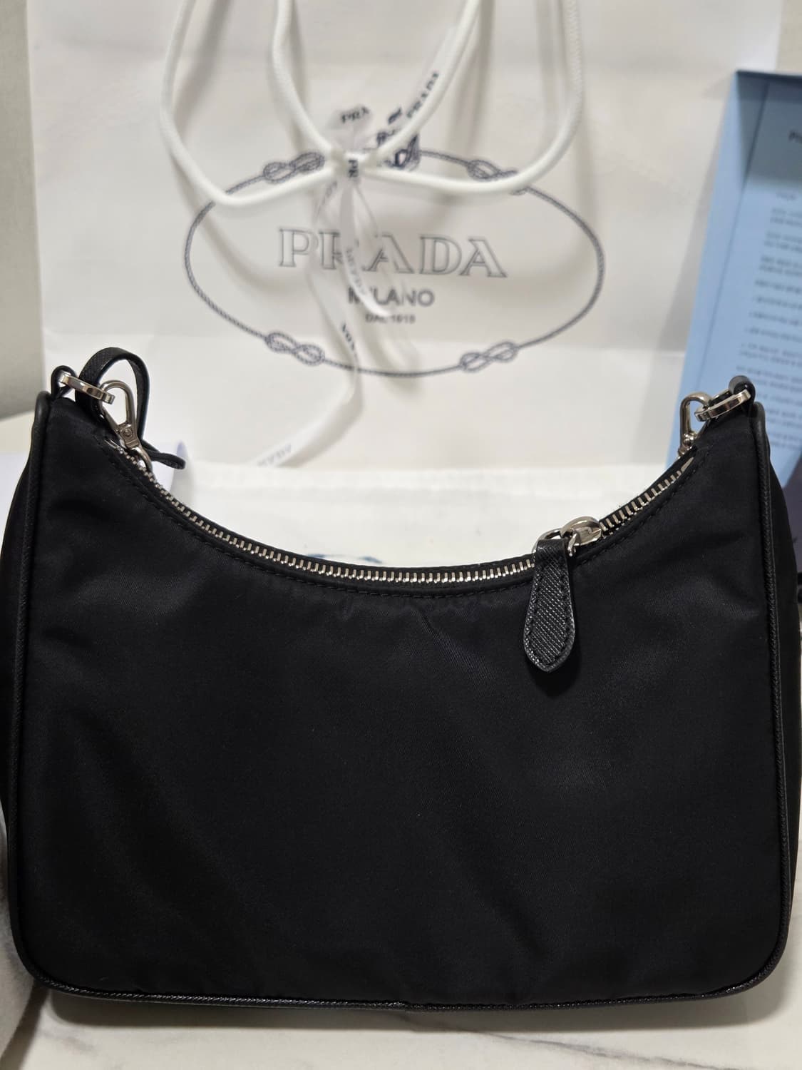 [새상품급] 프라다 리에디션 테수토 은장 체인 호보백 상품이미지8