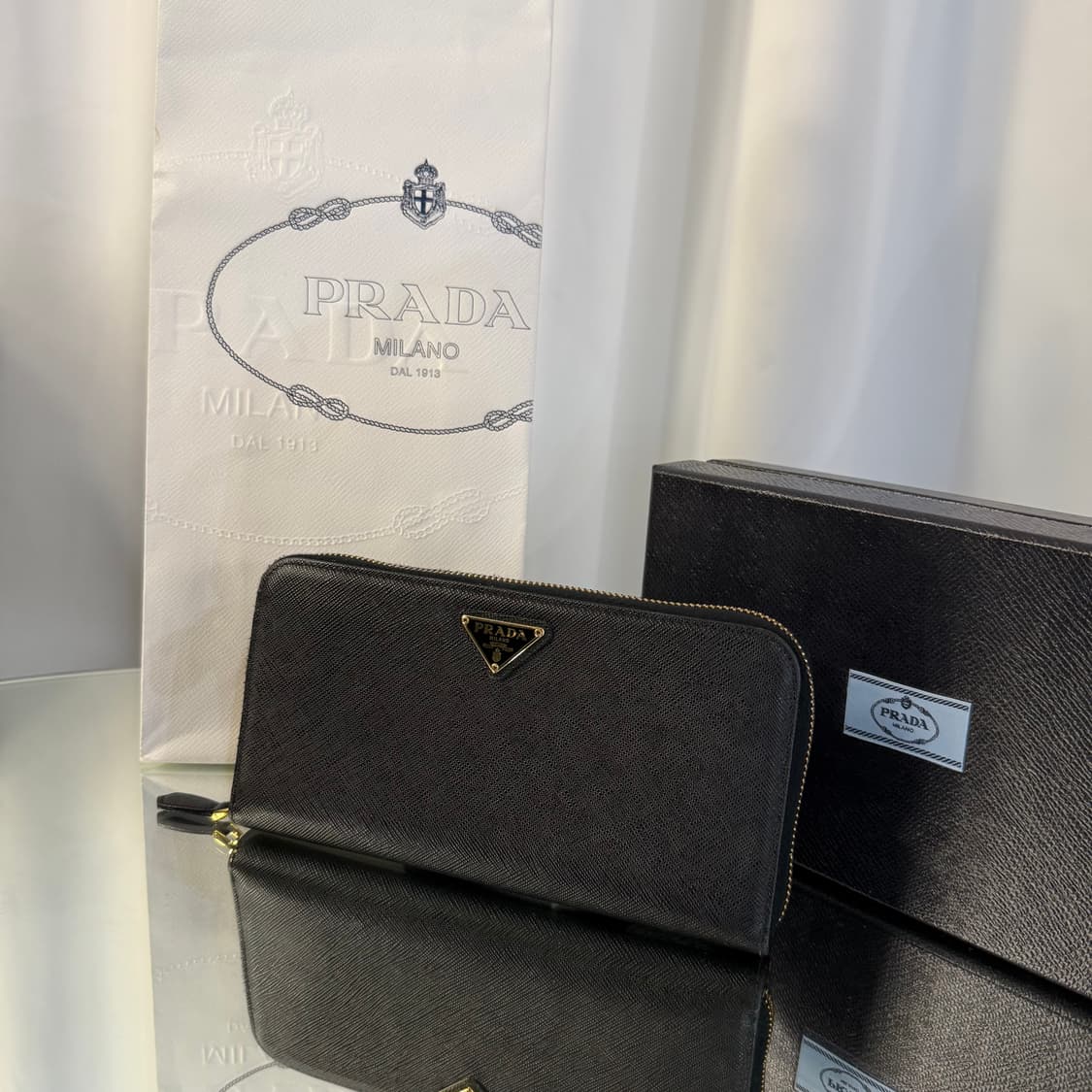 [정품] 프라다 사피아노 레더 삼각로고 지퍼 장지갑 상품이미지3