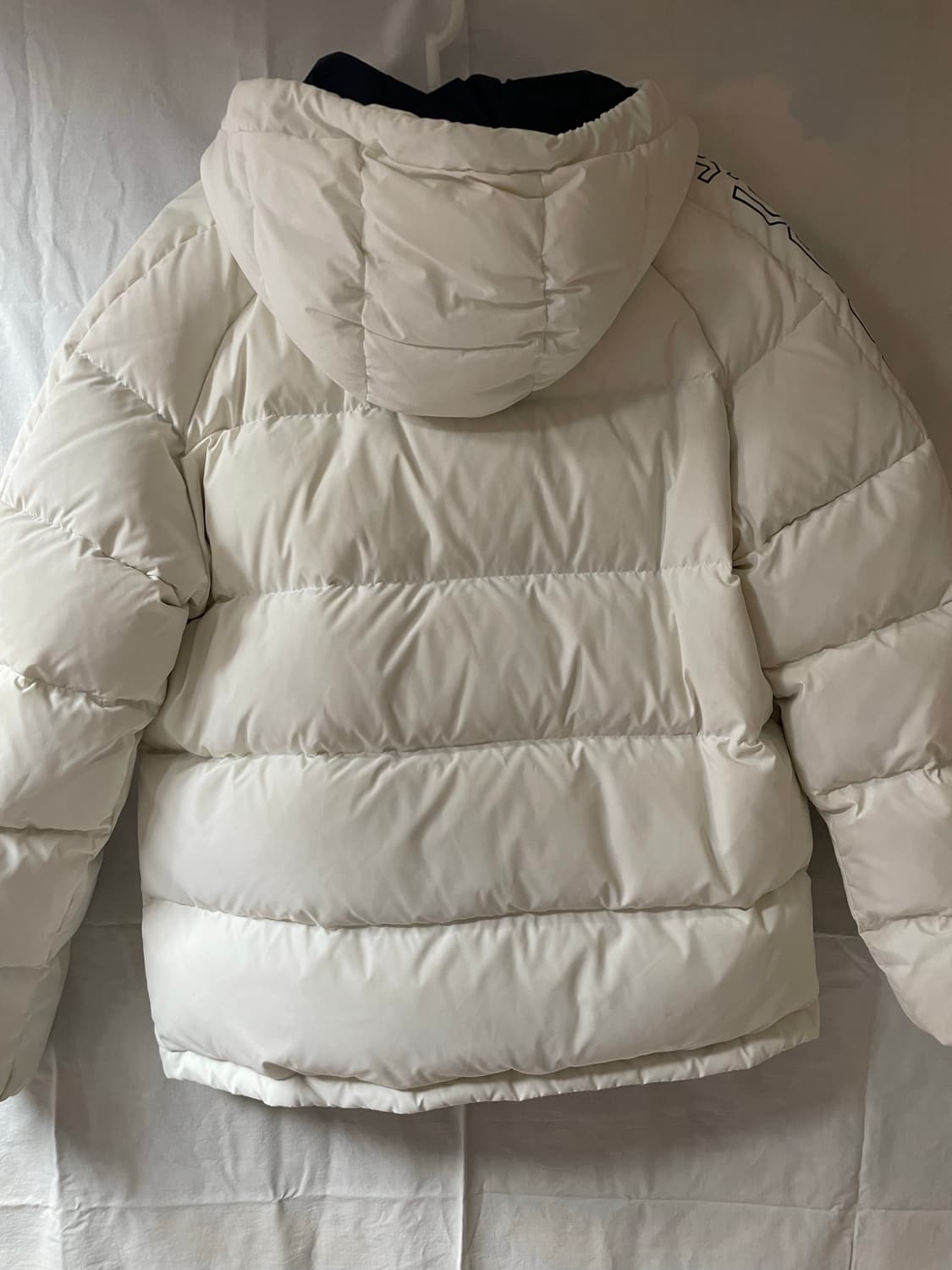 케이스위스 화이트패딩 L 상품이미지5