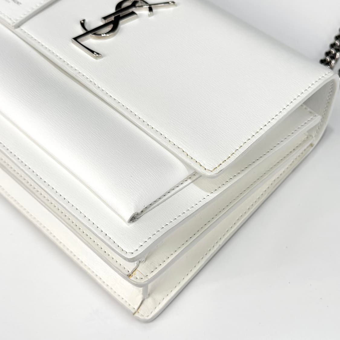 생로랑 모노그램 선셋 은장 체인 숄더백 미듐 화이트 (442906) 상품이미지9