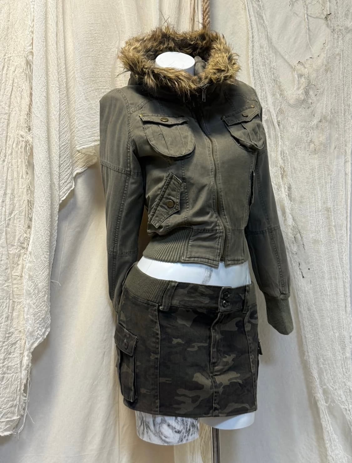 Fur-Trimmed Military Jacket 상품이미지4