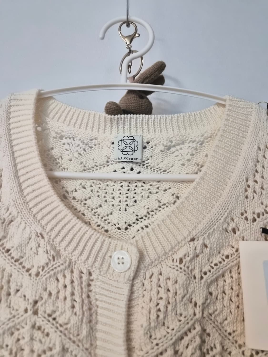 앳코너(a.t.corner) 다이아 펀칭 반소매 니트 카디건 (아이보리) 상품이미지3