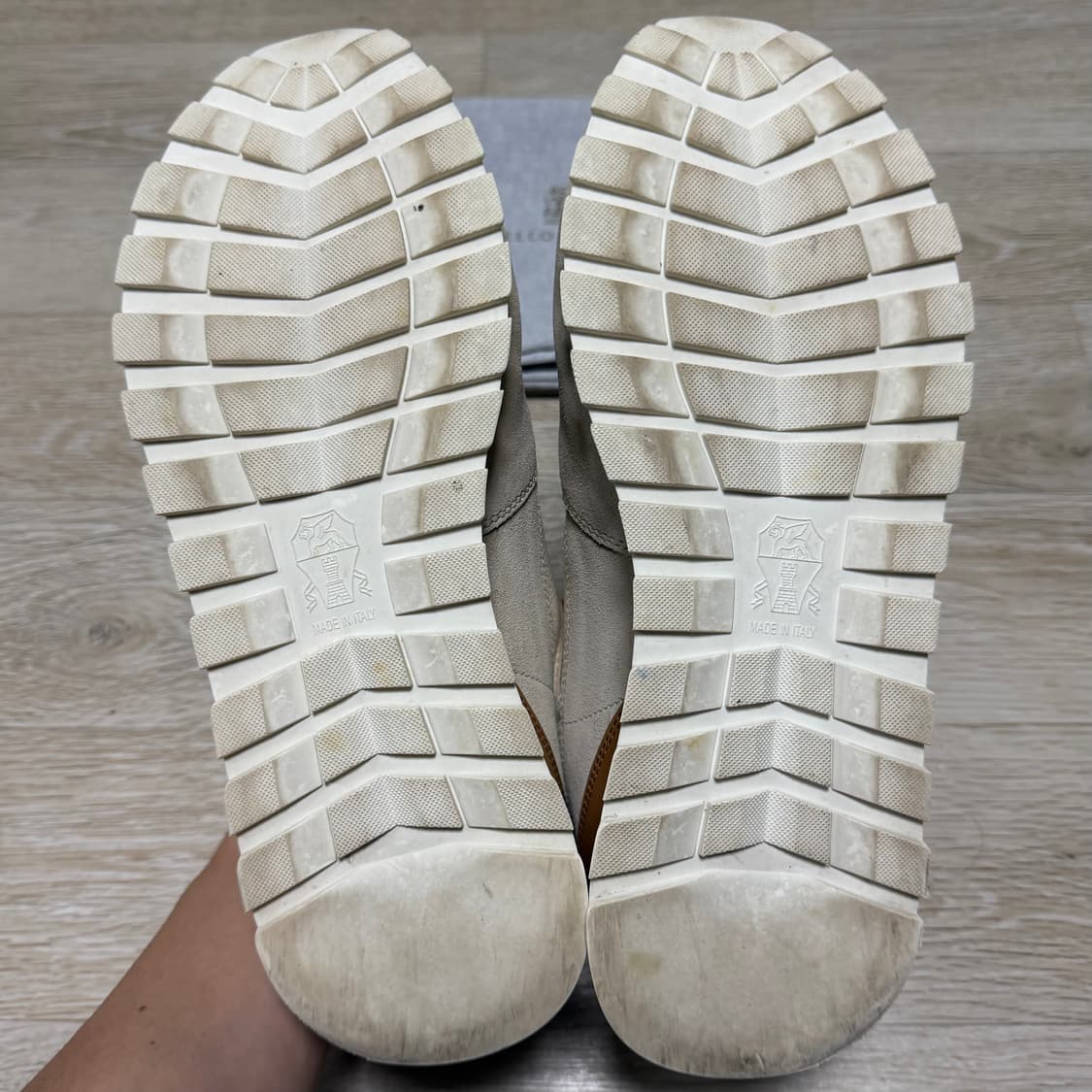 [S급/42] 브루넬로 쿠치넬리 스웨이드 스니커즈 아이보리 상품이미지8