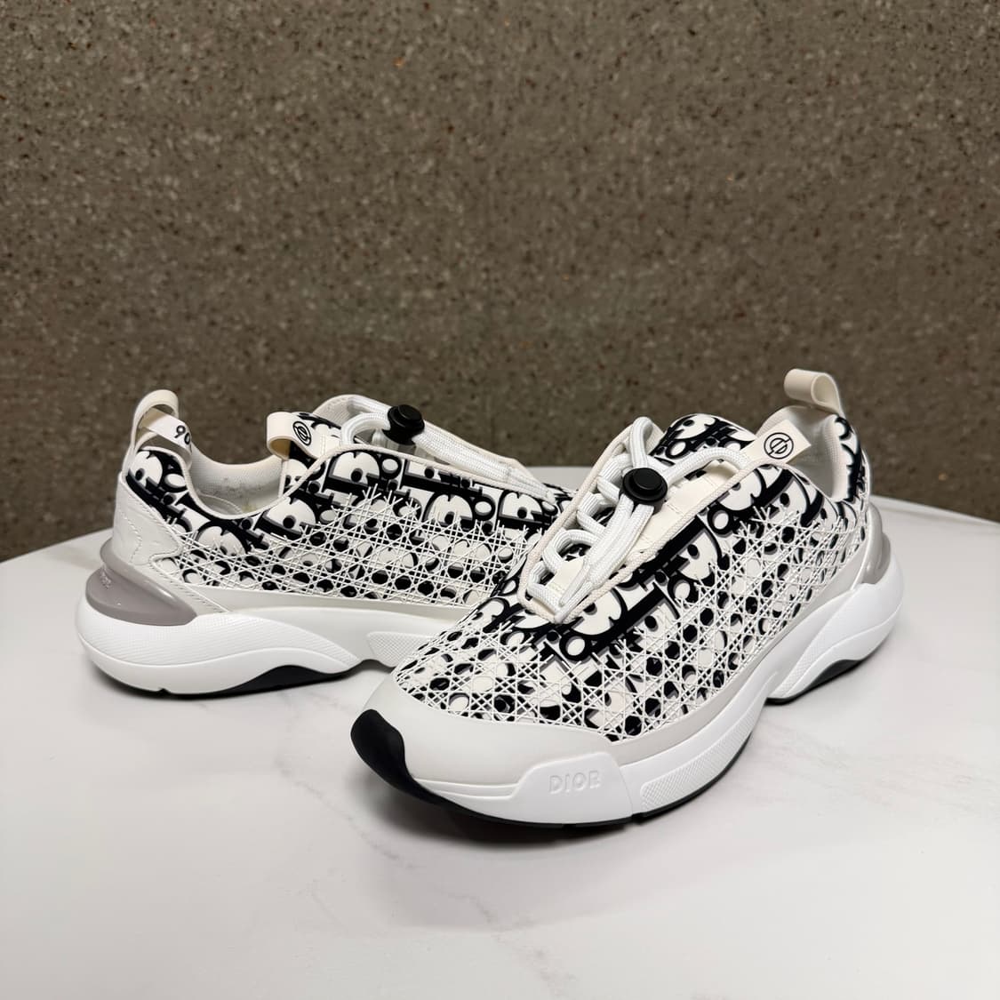 [42사이즈]디올 오블리크 B24 까나쥬 스니커즈 상품이미지2
