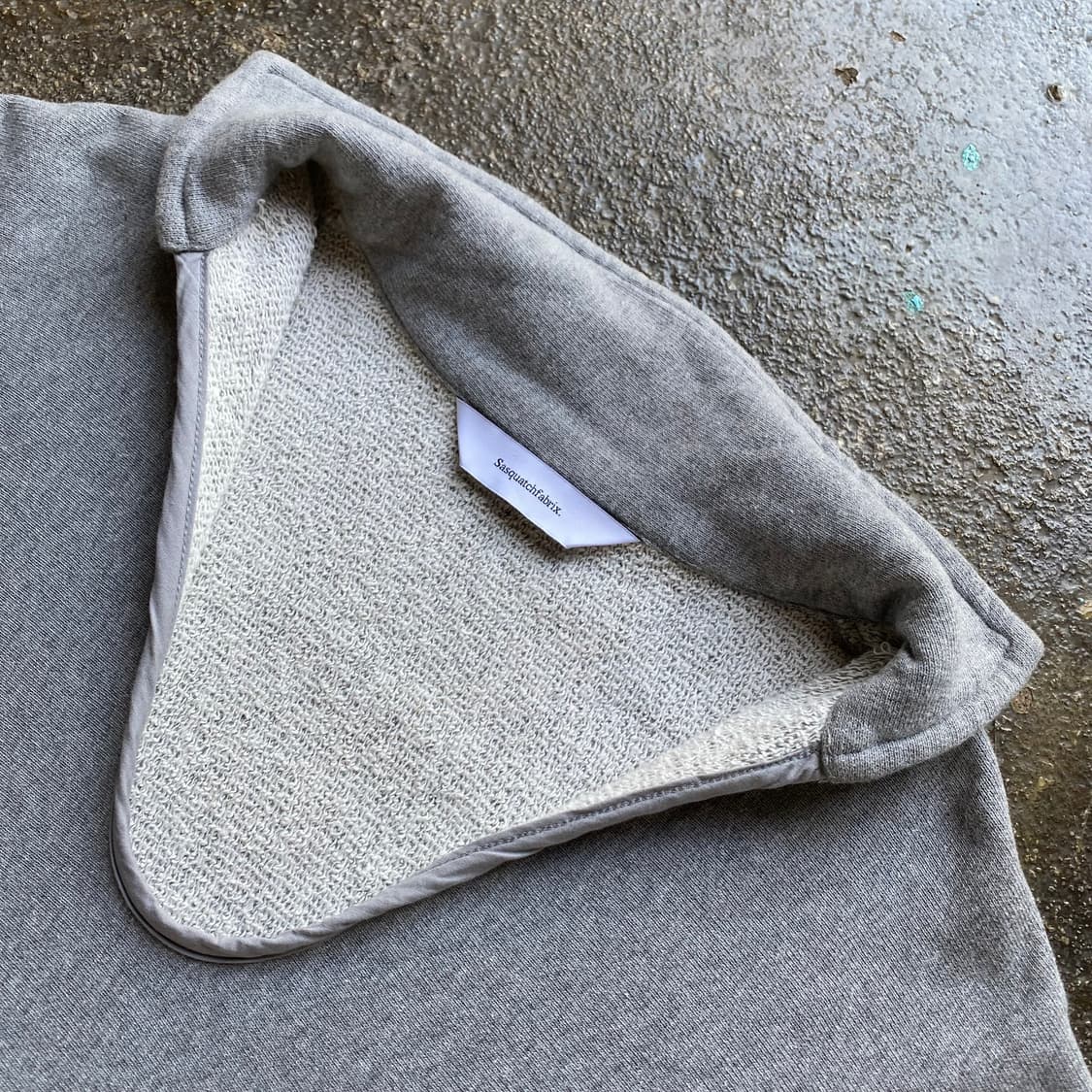 (M) 사스콰치패브릭스 브이넥 스웻셔츠 상품이미지2