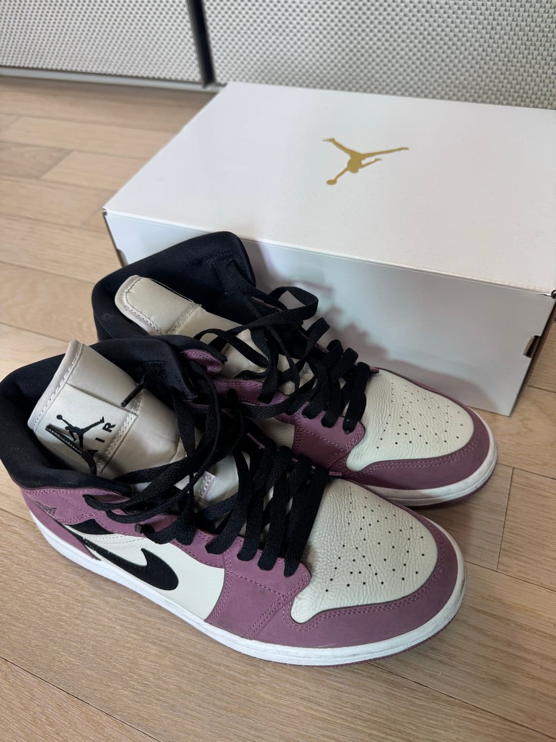 조던1 미드 SE 라이트 멀베리 W260 상품이미지3