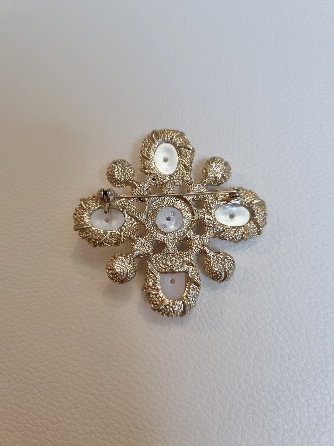 샤넬 엔틱진주 꼬임 CC 브로치 업사이클링 상품이미지7