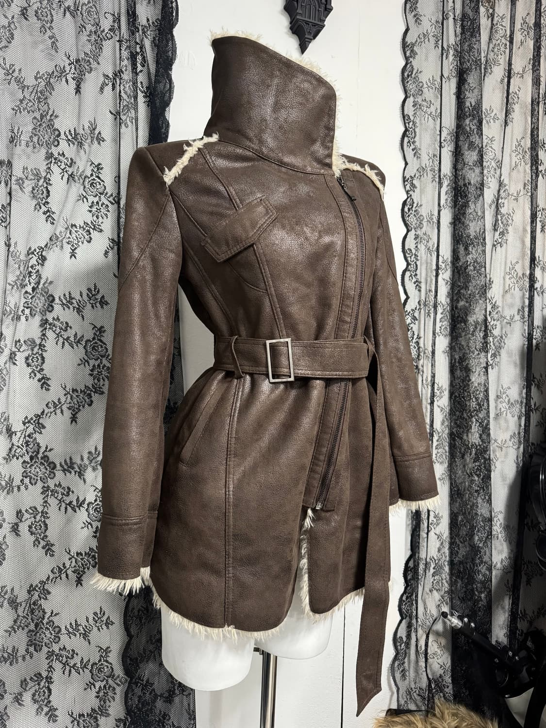 Brown long shearling jacket 상품이미지1