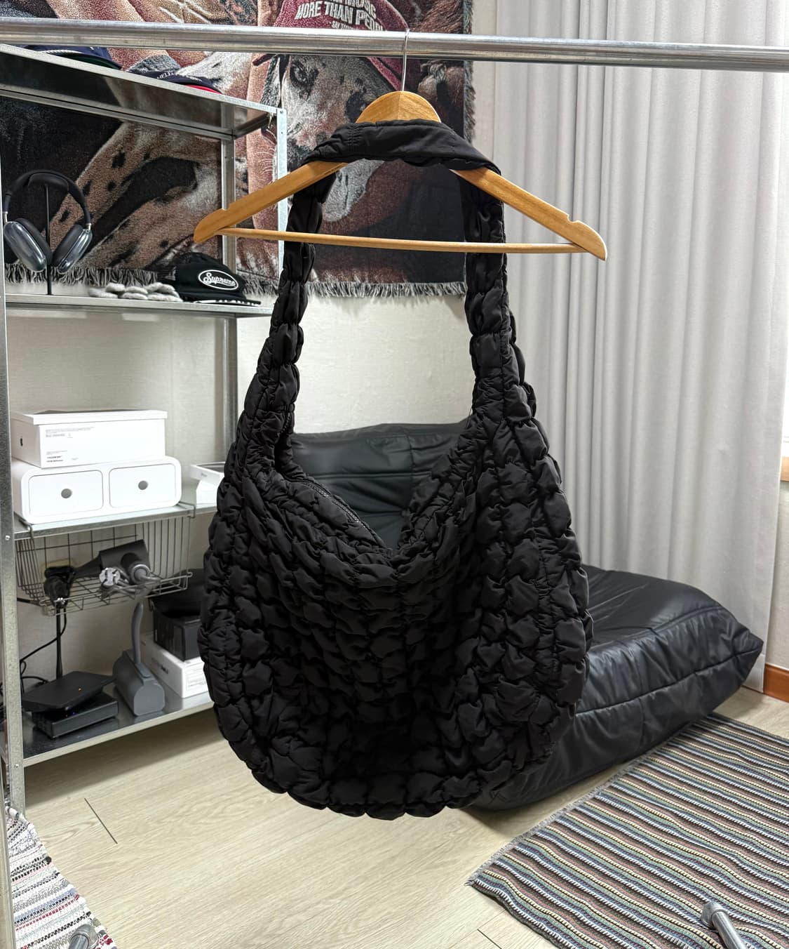 코스 퀼티드 오버사이즈 숄더백 상품이미지2