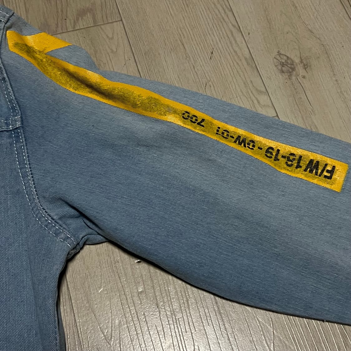 오프화이트 19 FW 애로우 빅 프린팅 데님 청자켓 [연청] L/100 상품이미지6