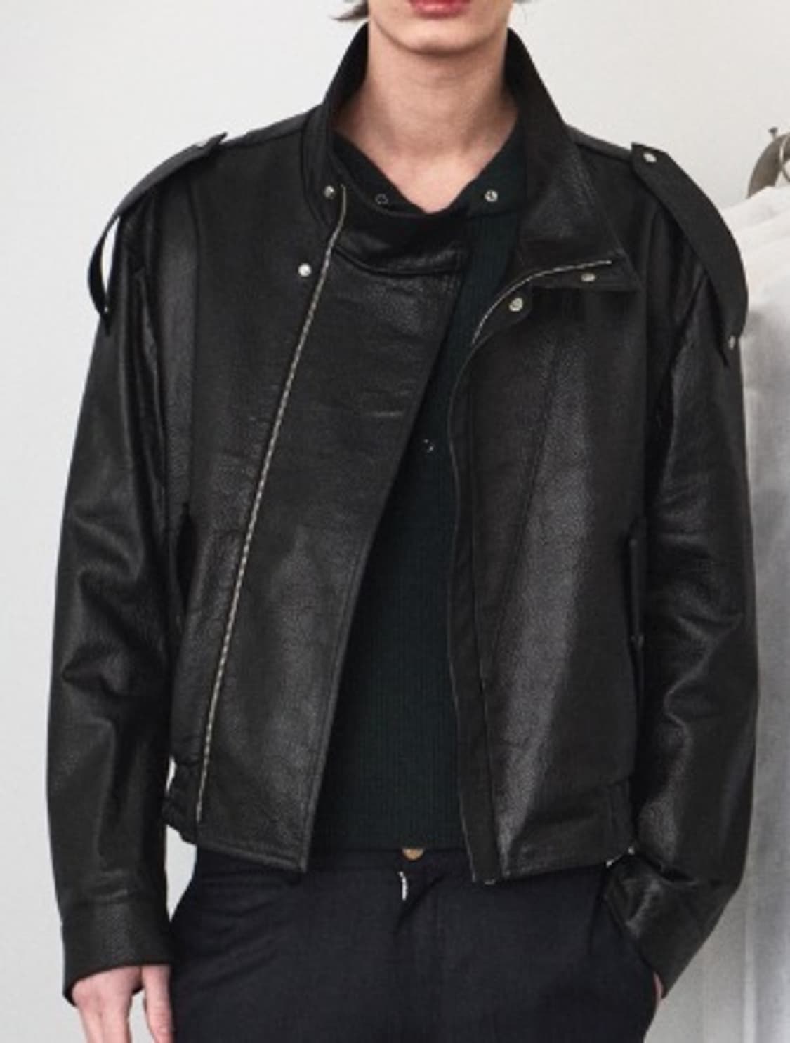 웨이비니스 하이넥 레더 자켓 상품이미지2