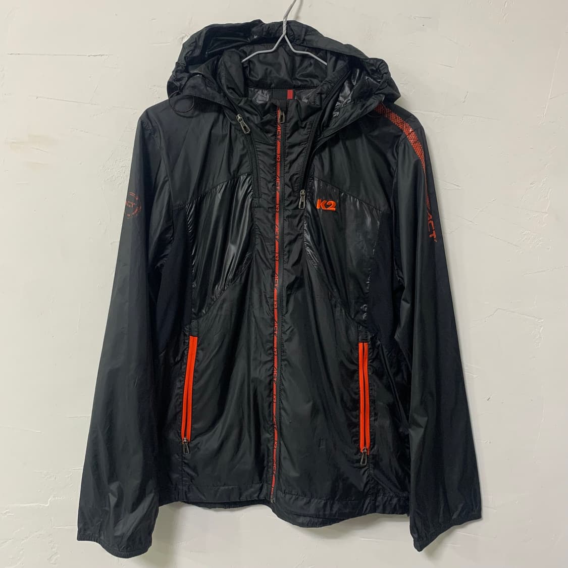 (90) K2 블랙 바람막이 후드 자켓 상품이미지1