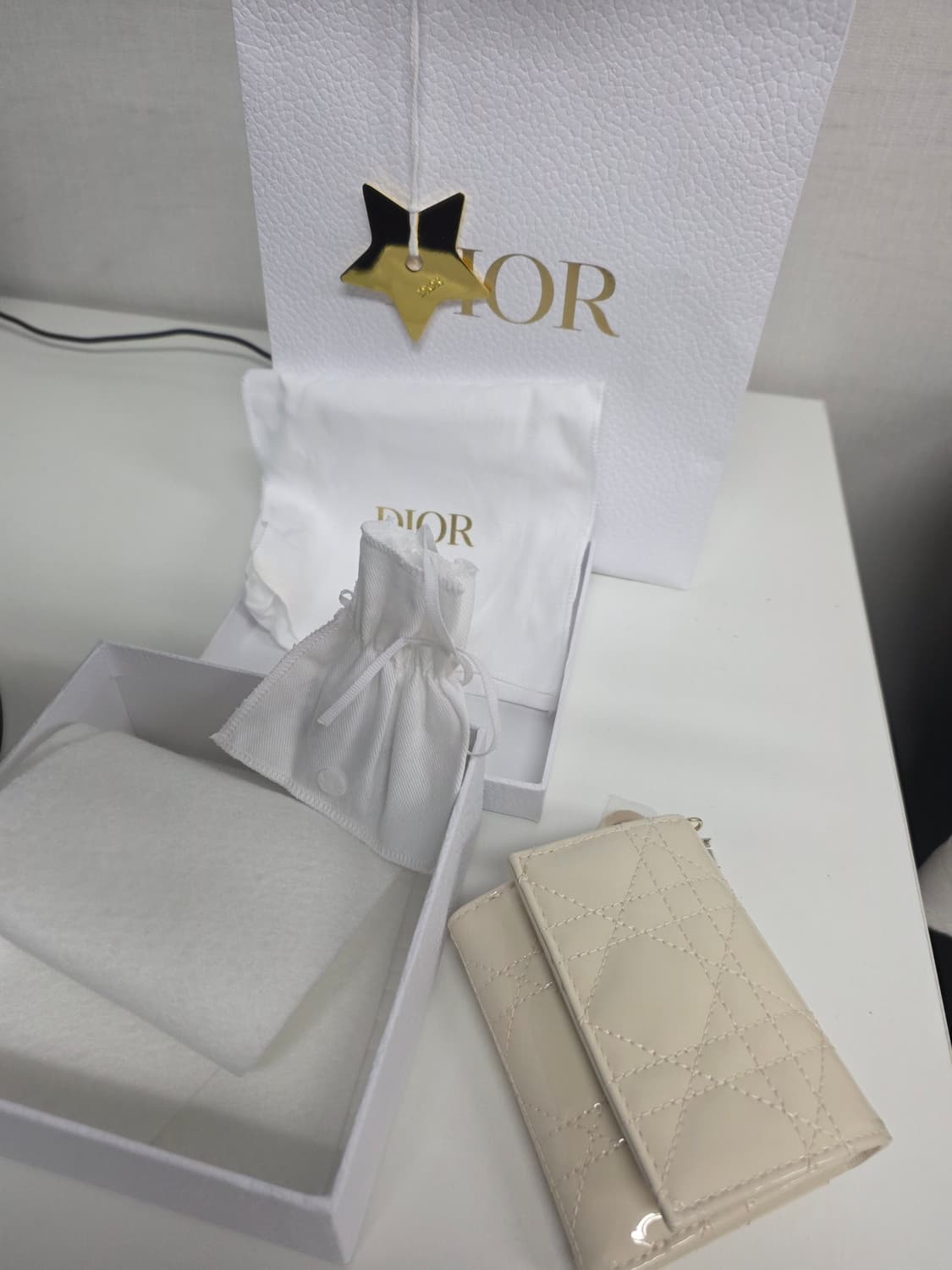 디올레이디 까나쥬 로터스지갑(새상품급) 상품이미지1