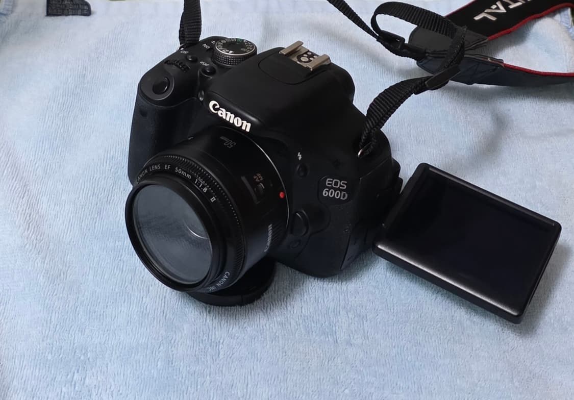 캐논 EOS 600D DSLR 카메라 (50mm 렌즈) 함께 판매합니다. 상품이미지1