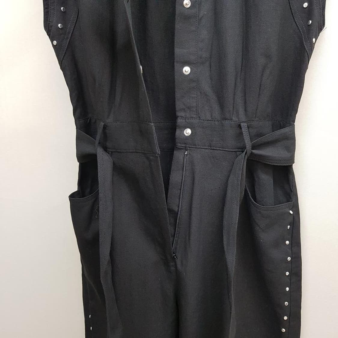 이로 2023 스터드 디테일 벨티드 점프수트 34사이즈(택달린 새제품) 상품이미지5