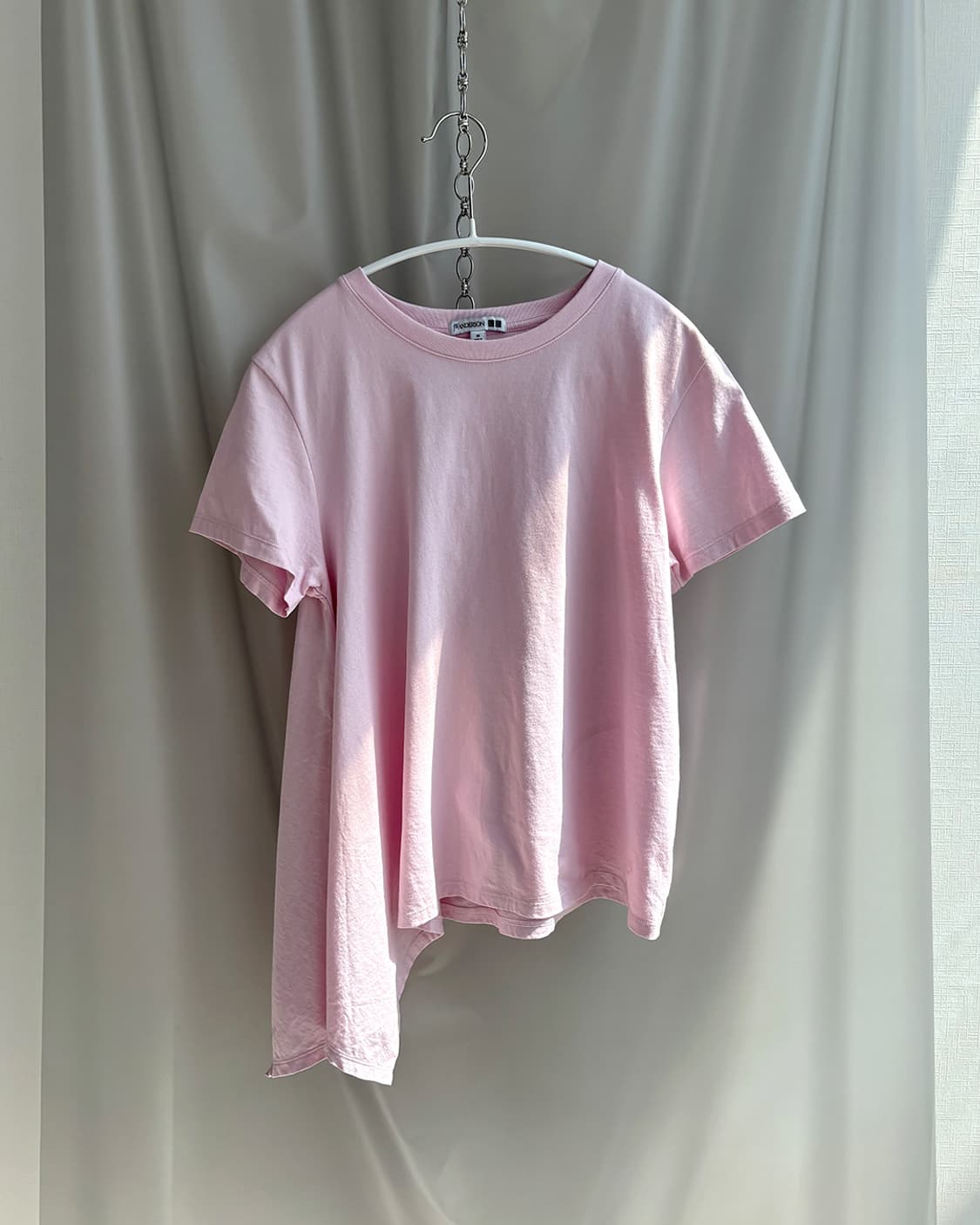 JW ANDERSON X UNIQLO핑크 언발 티셔츠 상품이미지1