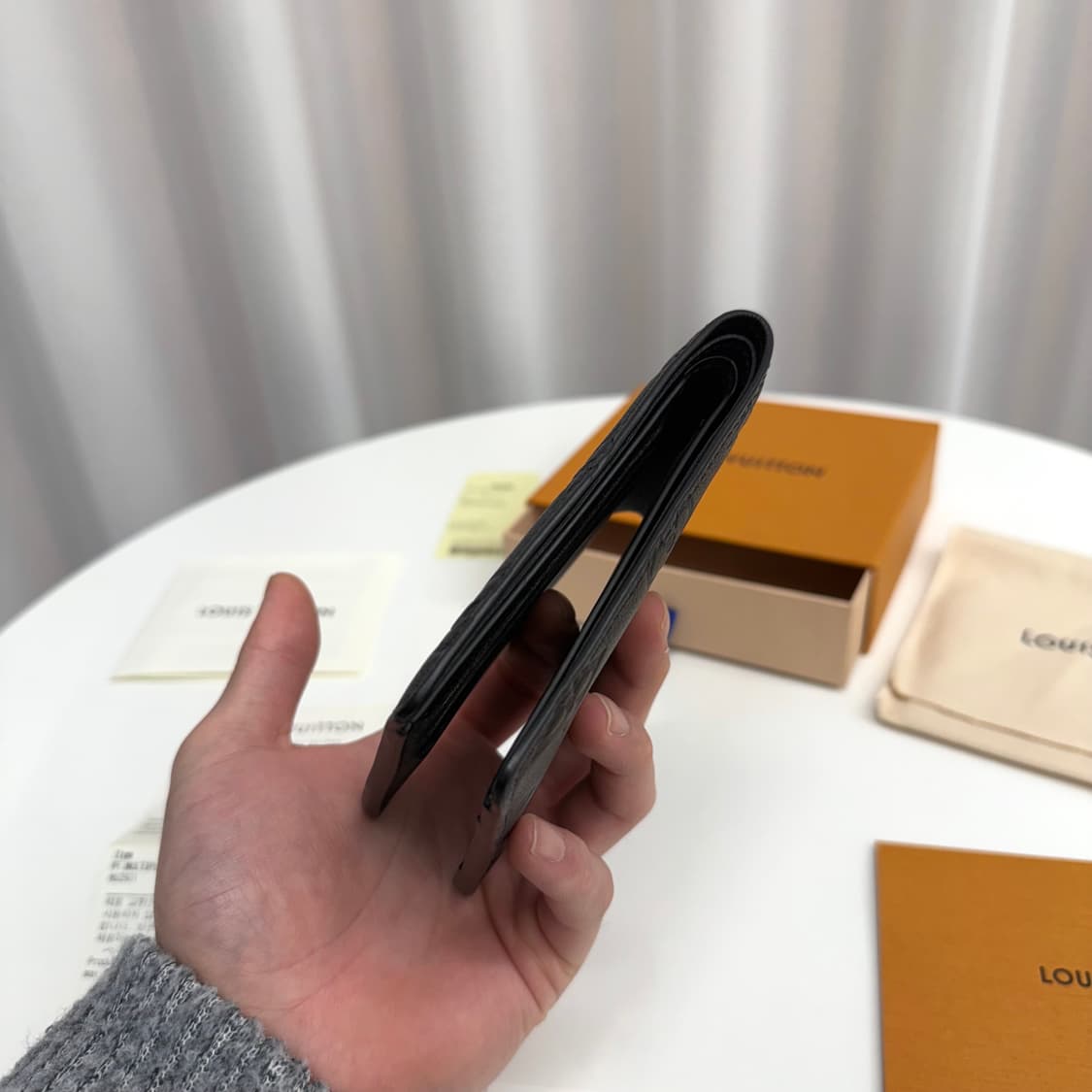 [백화점 / 풀박스] 루이비통 쉐도우 멀티플 월릿 반지갑 블랙 상품이미지4