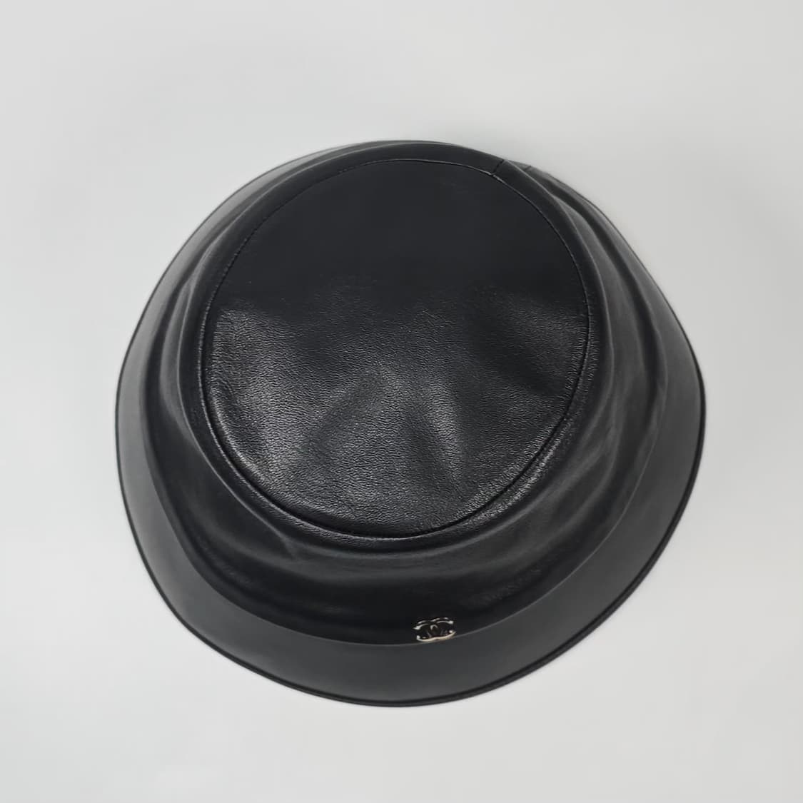 샤넬 CC 로고 가죽 버킷햇 ( L ) 상품이미지5