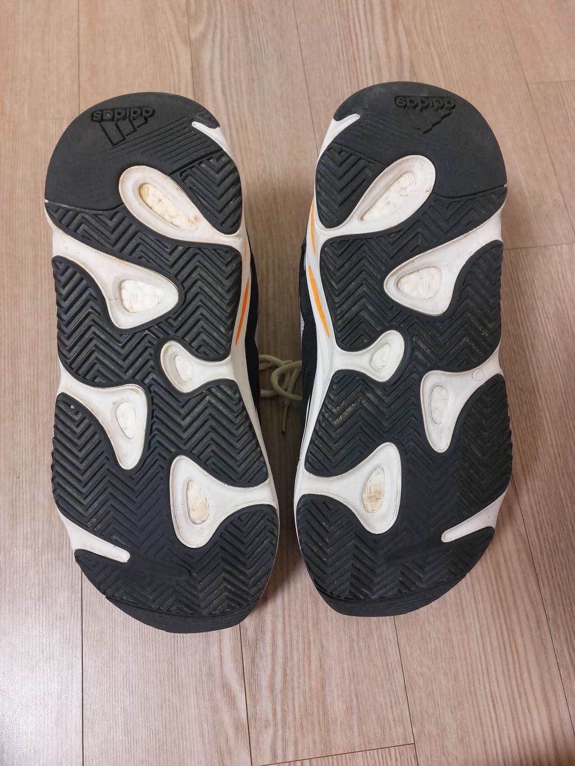 아디다스 이지 부스트 700 웨이브 러너 솔리드 그레이 상품이미지7