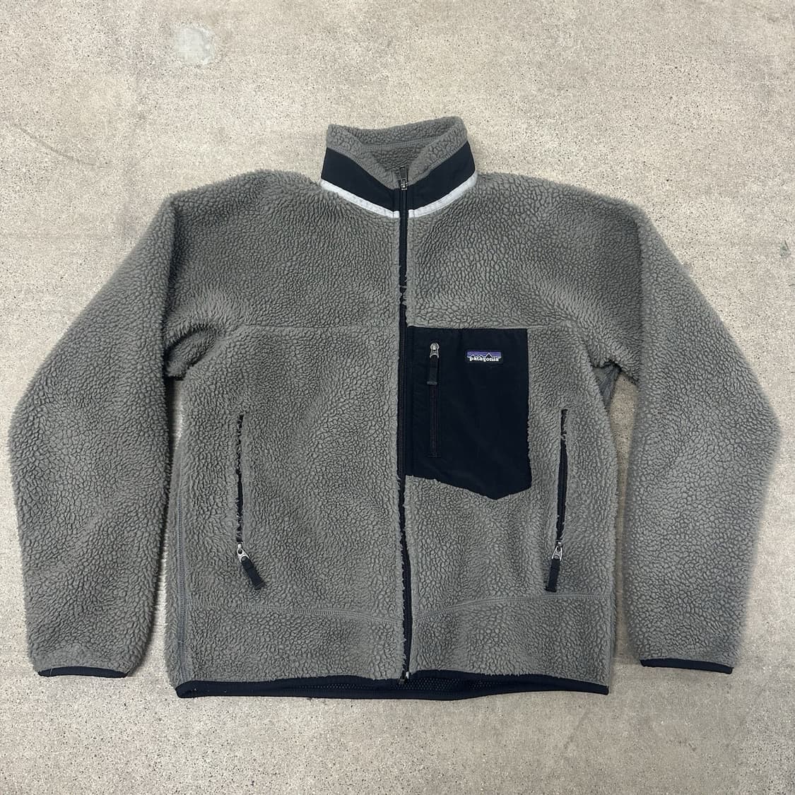 파타고니아 클래식 레트로-X 플리스 자켓 니켈/블랙 상품이미지1