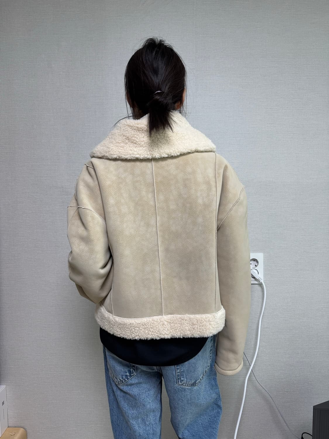 론론(ronron) 무스탕 자켓 판매합니다. 상품이미지9