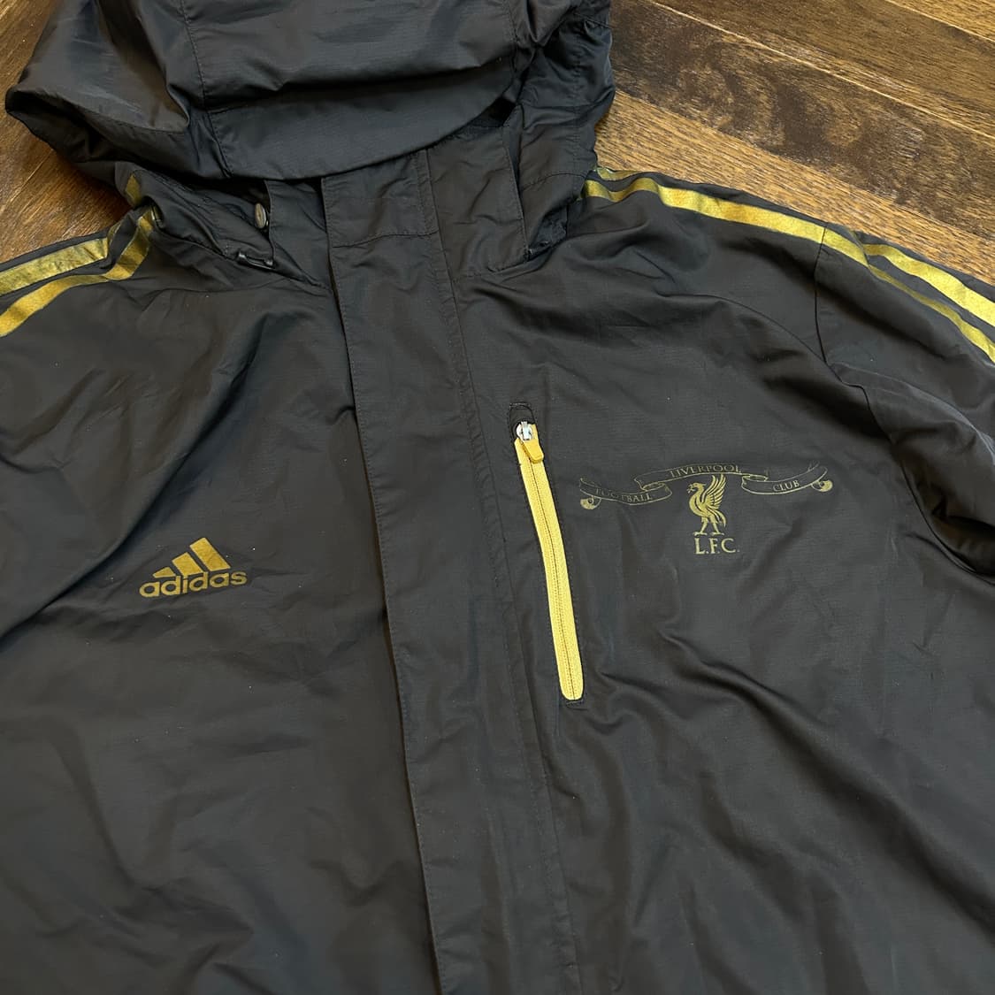 Adidas 리버풀 빈티지 클리마프루프 리버풀 흑금 윈드브레이커 상품이미지2