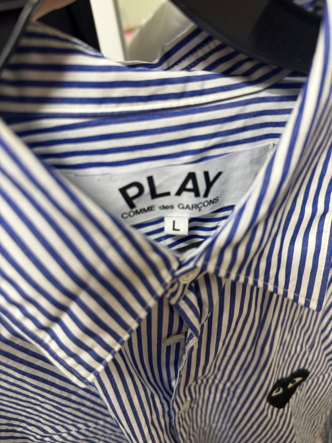 꼼데가르송 PLAY 라인의 블루 스트라이프 셔츠 판매합니다! 상품이미지2