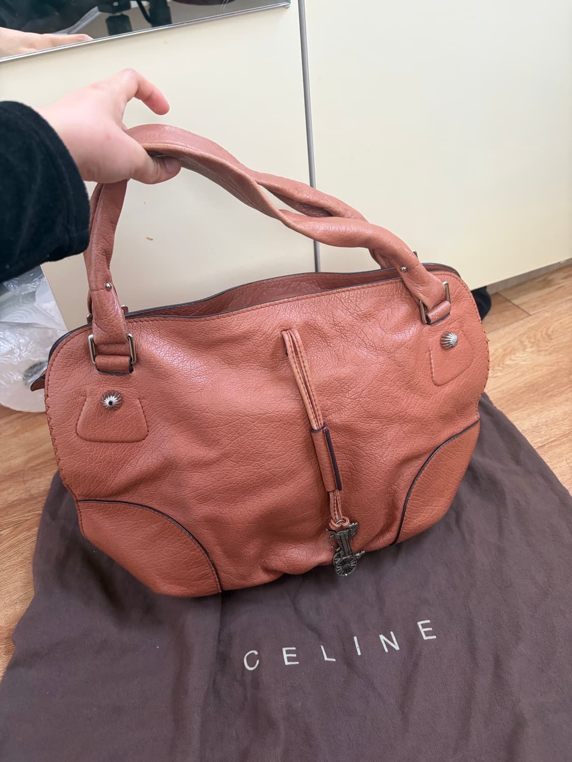 Celine 셀린느 비터스윗 레더 숄더백 브라운 상품이미지1