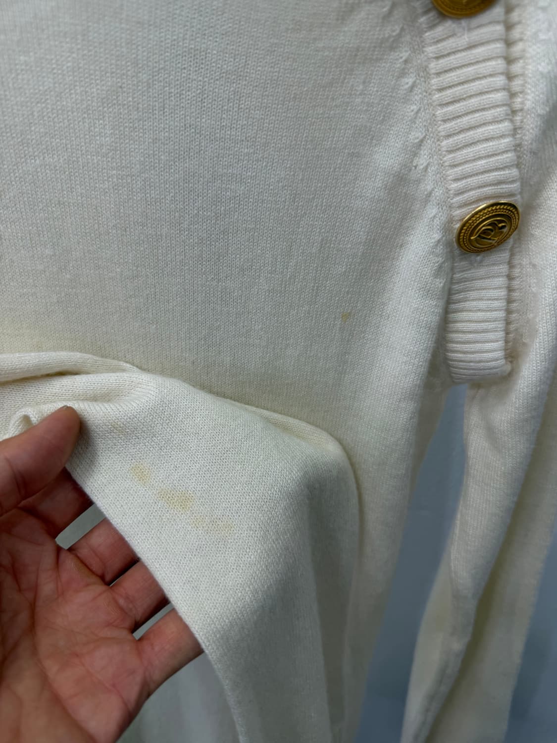 매장판정품) 피에르발망 여성 금장 버튼 터틀넥니트 36 상품이미지4