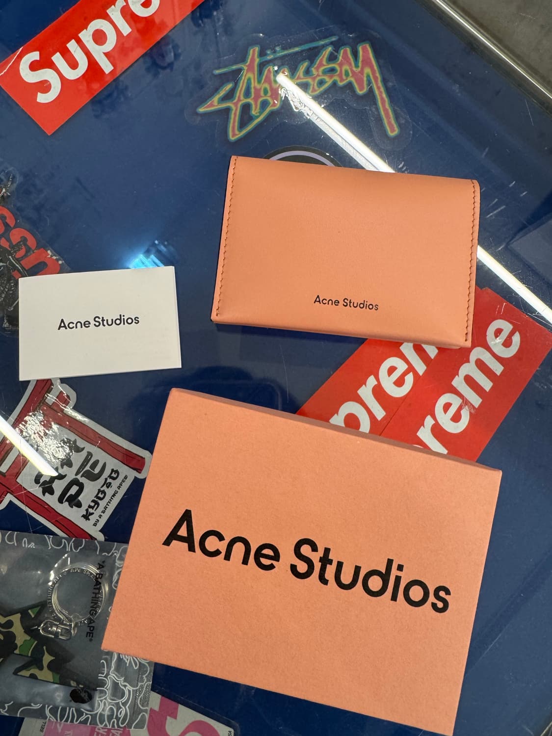 아크네 스튜디오 폴디드 레더 지갑 미시착 처분  상품이미지1