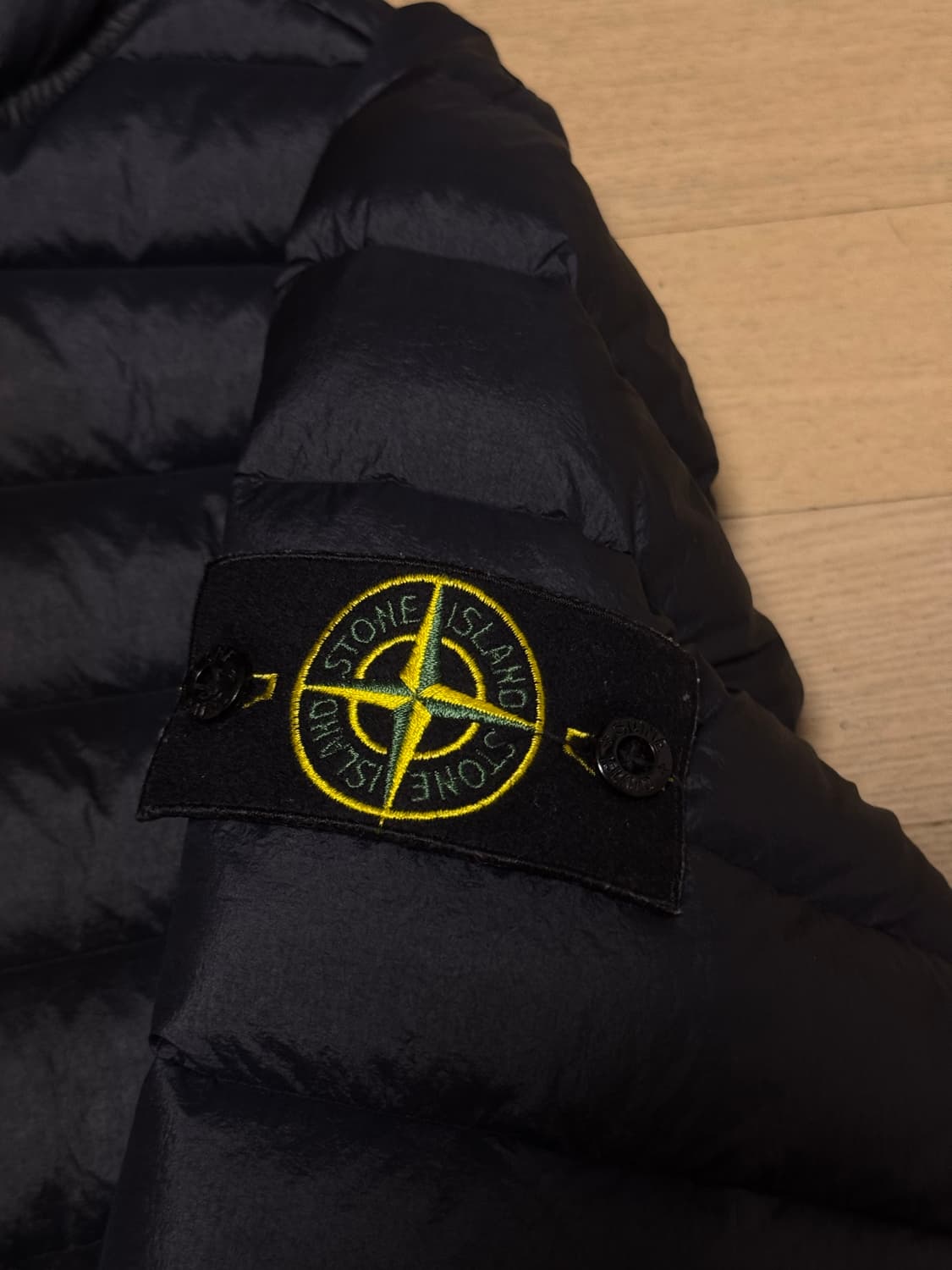 (새상품급) 스톤아일랜드 경량패딩 24fw m사이즈 상품이미지2