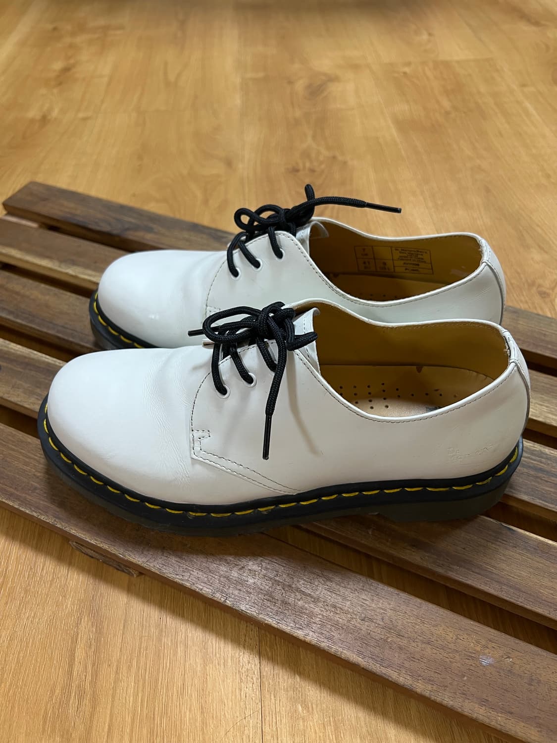 닥터마틴 1461 uk7 260사이즈 화이트 판매 상품이미지2