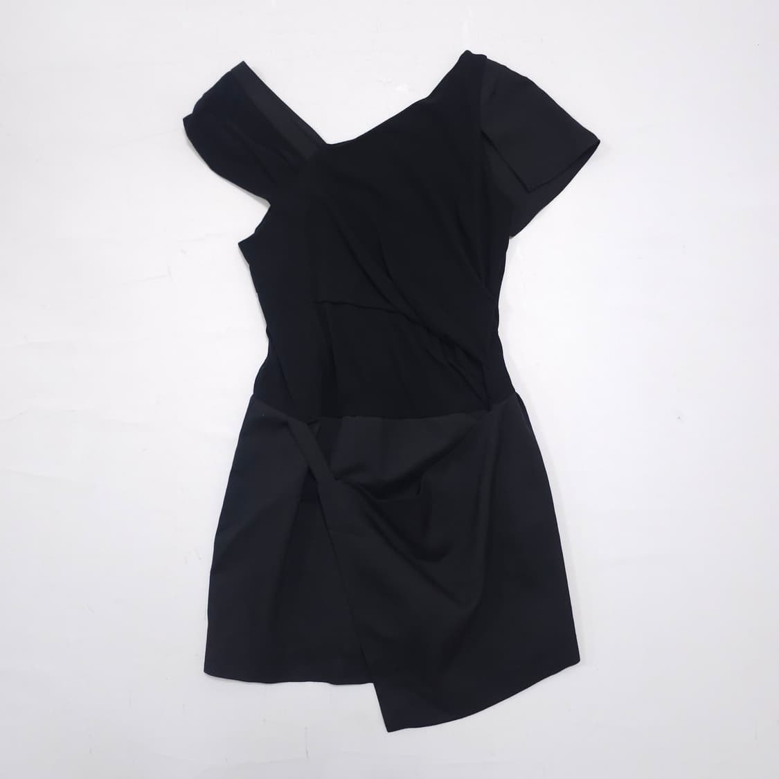 YAECA 야아케 언발란스 컷아웃 원피스 상품이미지1