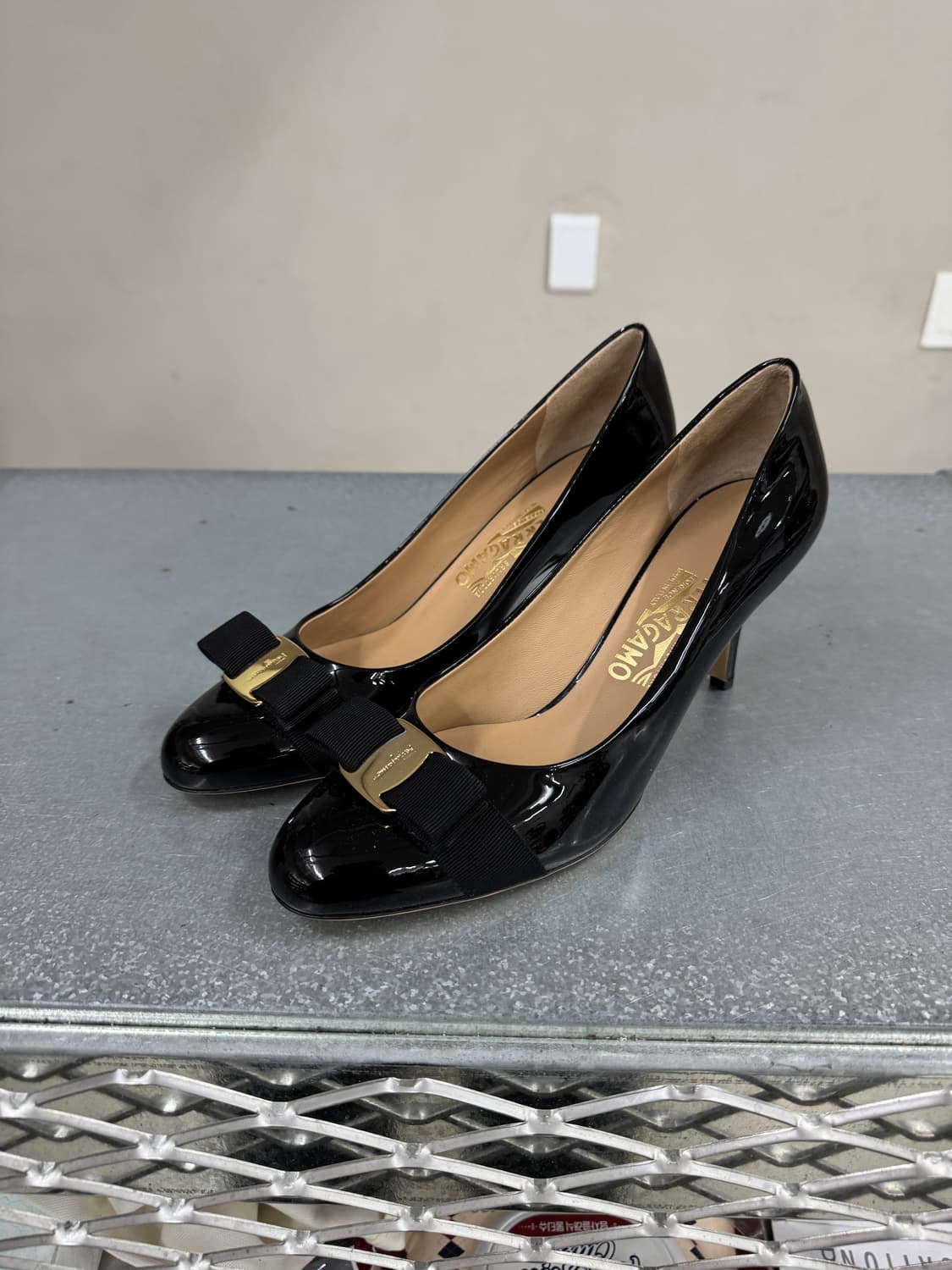 살바토레 페레가모 바라 펌프스 9(새상품) 상품이미지3
