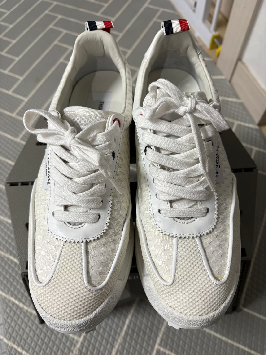 톰브라운 화이트 테크러너 스니커즈 38 상품이미지1