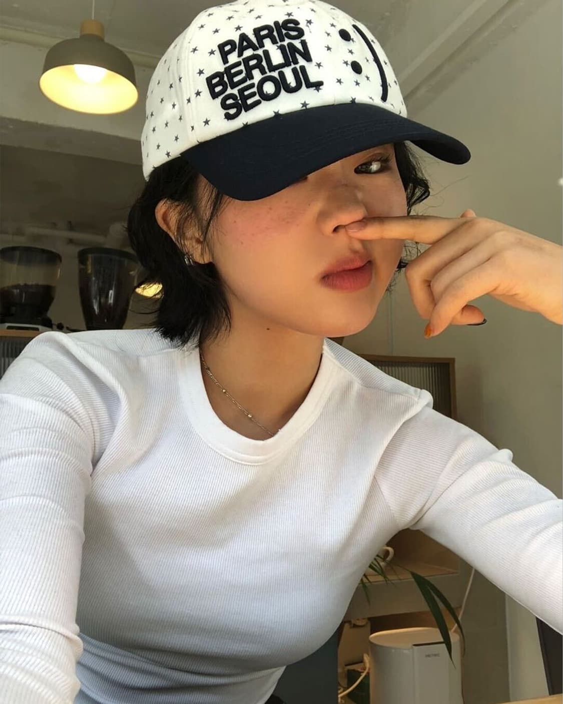 더뮤지엄비지터 스마일 볼캡 화이트 상품이미지4