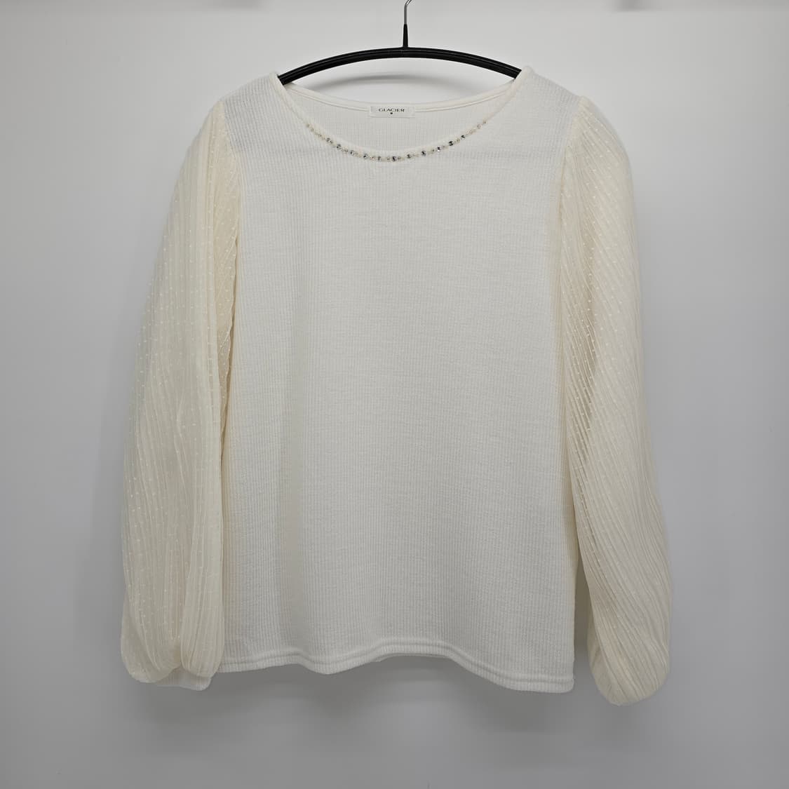 GLACIER
비즈 포인트 니트 블라우스 상품이미지1