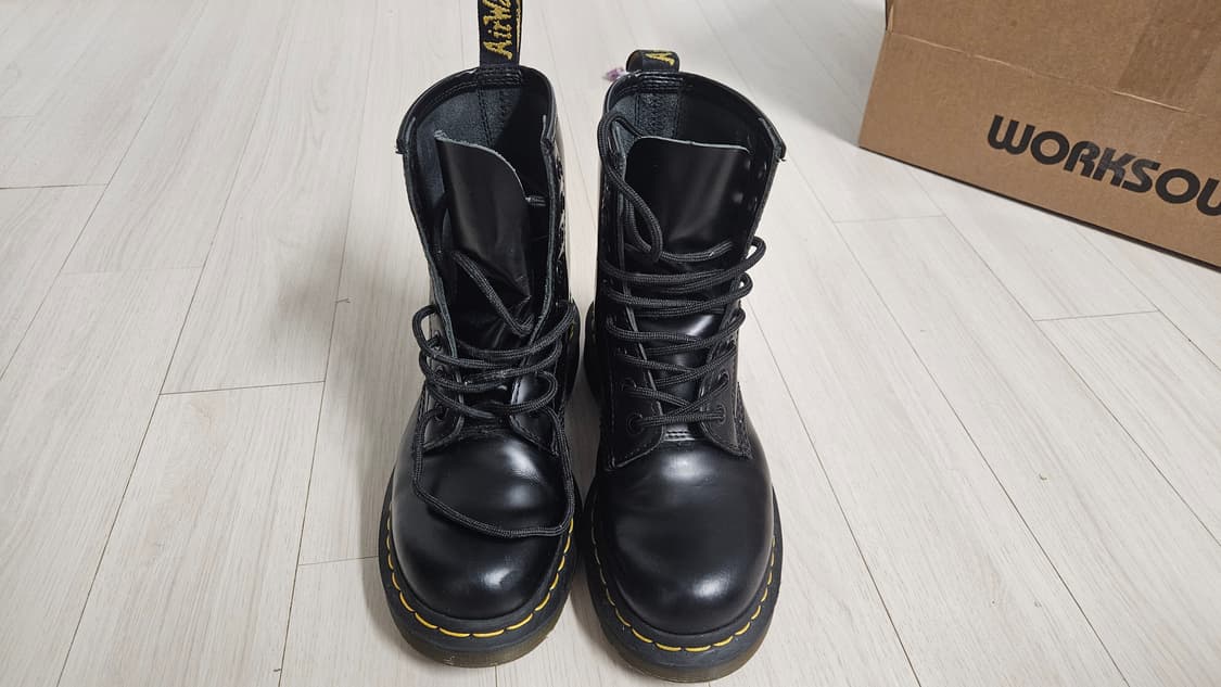 닥터마틴 1460 UK4 시그니처 스무스 블랙 상품이미지1